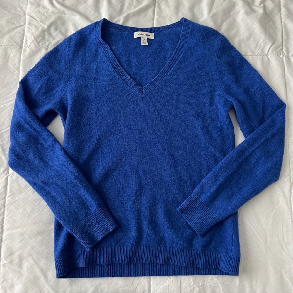 Nordstrom 100% Cashmere Women’s V Neck Sweater XS Royal Blue Cabin Ski Cozy